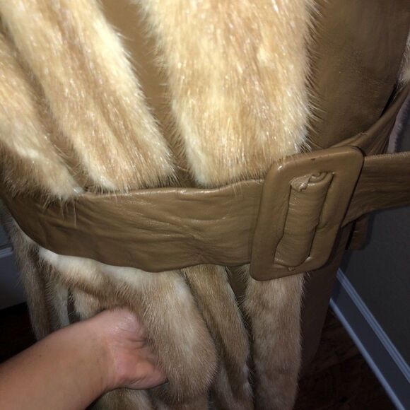 Gorgeous Mink and Leather Coat with Belt - Picture 4 of 12